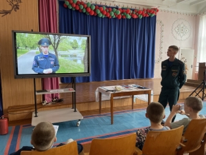 Во время летних каникул ельские спасатели проводят акцию «Каникулы без дыма и огня» в оздоровительных лагерях