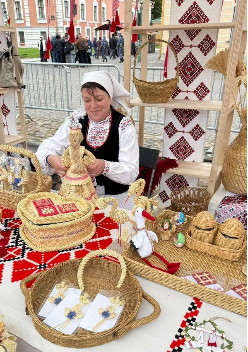 Народный мастер из Ельска представил Гомельщину в Санкт-Петербурге