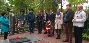 Члены Молодежного совета при Ельском Совете депутатов почтили память воинов-героев