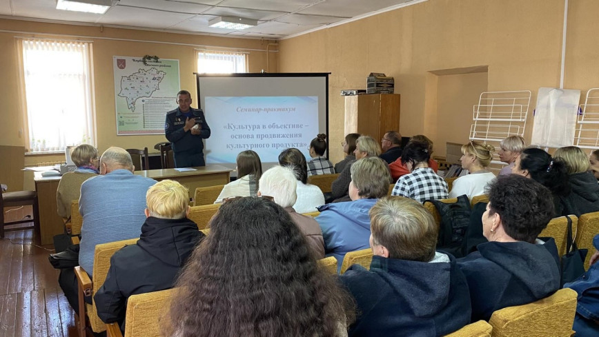 Тепло с заботой: как спасатели Ельщины защищают дома от осенних пожаров